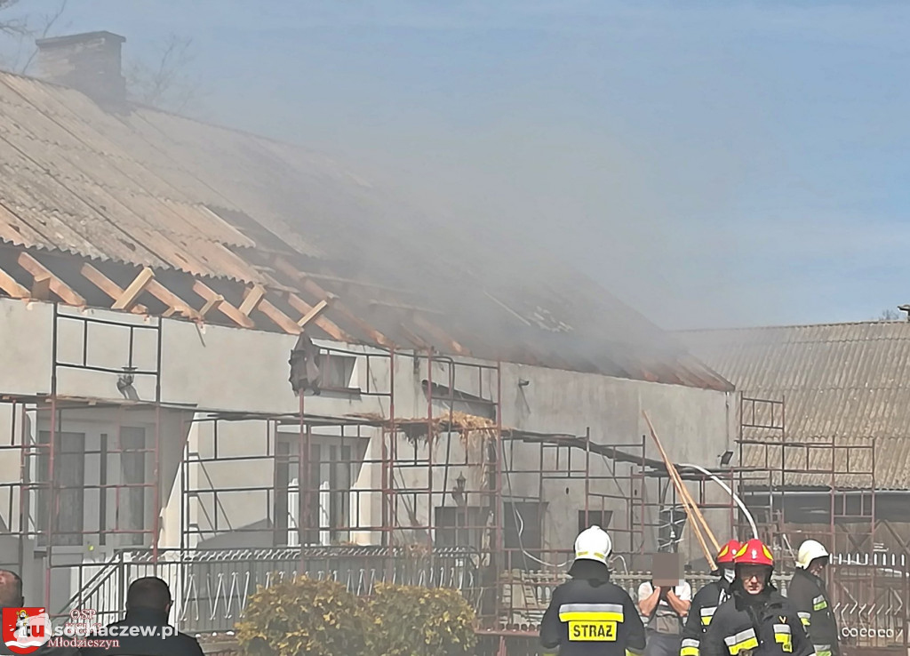 Trudny pożar na posesji w gminie Iłów