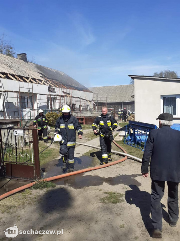 Trudny pożar na posesji w gminie Iłów