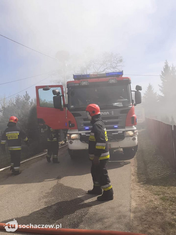 Trudny pożar na posesji w gminie Iłów