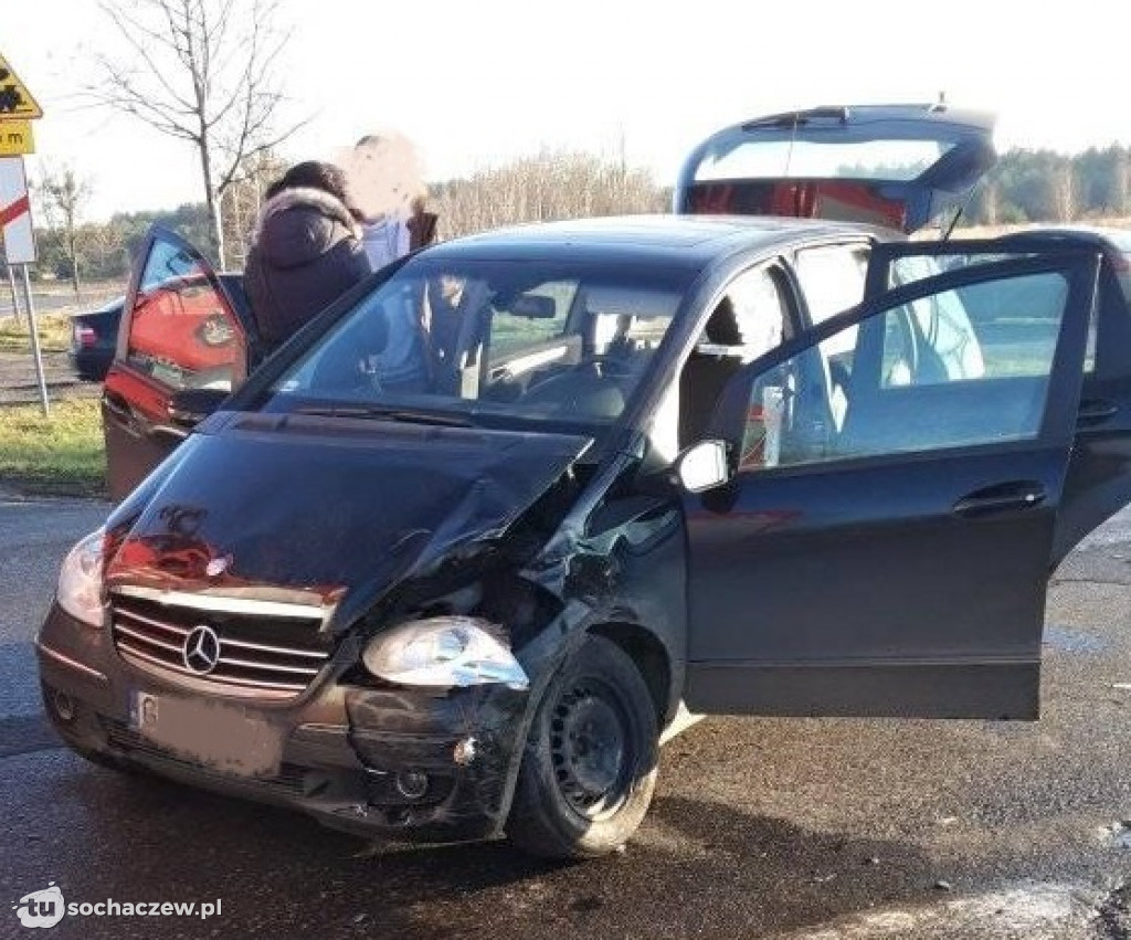 Zderzenie samochodów osobowych w Konarach