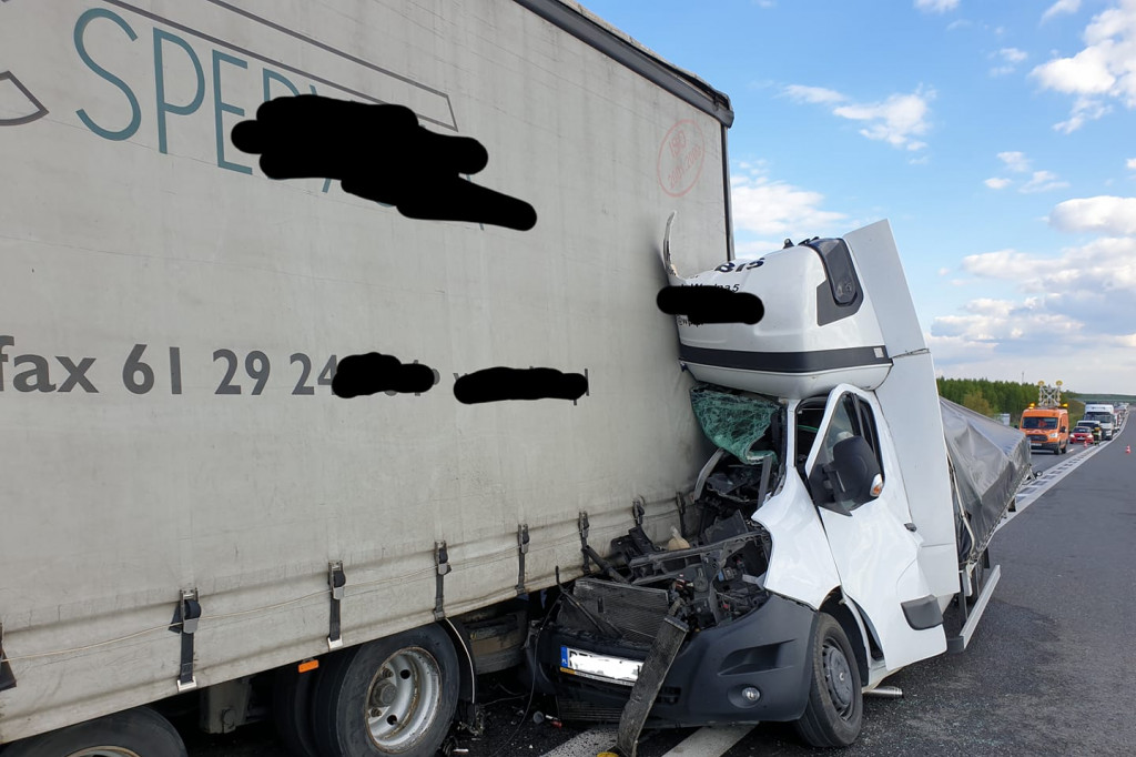 Wypadek na DK50 przed rondem w Wiskitkach. Poważne utrudnienia w ruchu