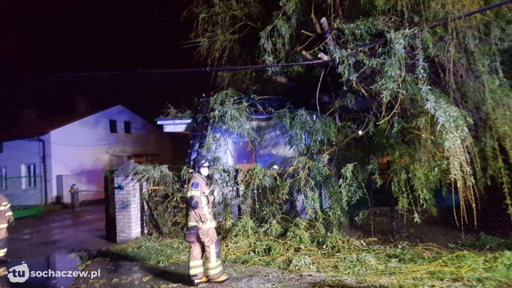 Zerwane linie elektryczne w powiecie sochaczewskim