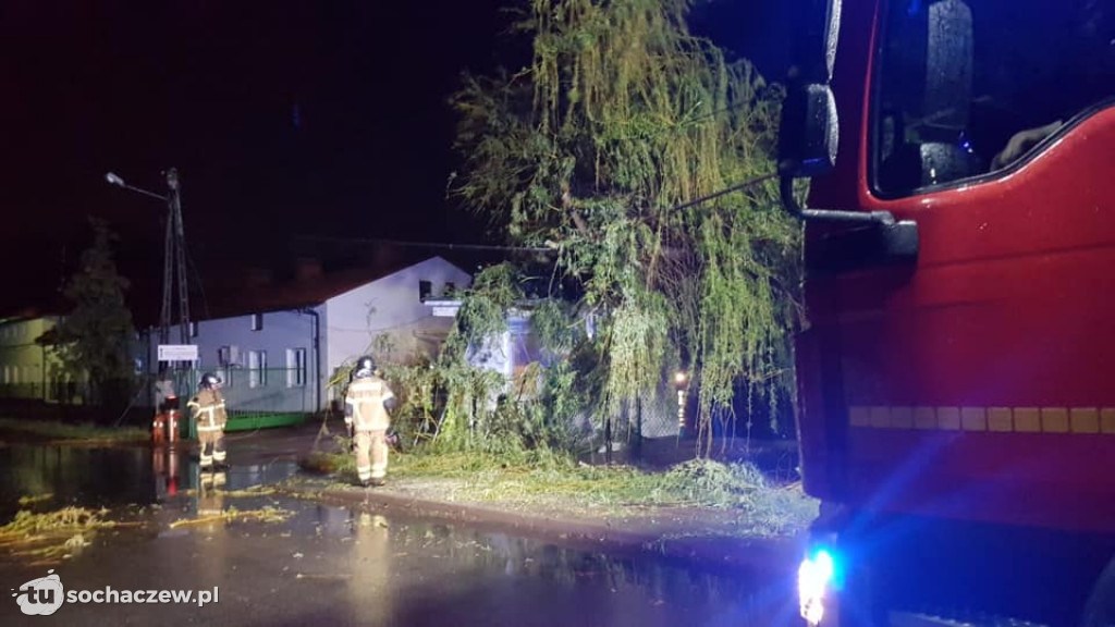 Zerwane linie elektryczne w powiecie sochaczewskim