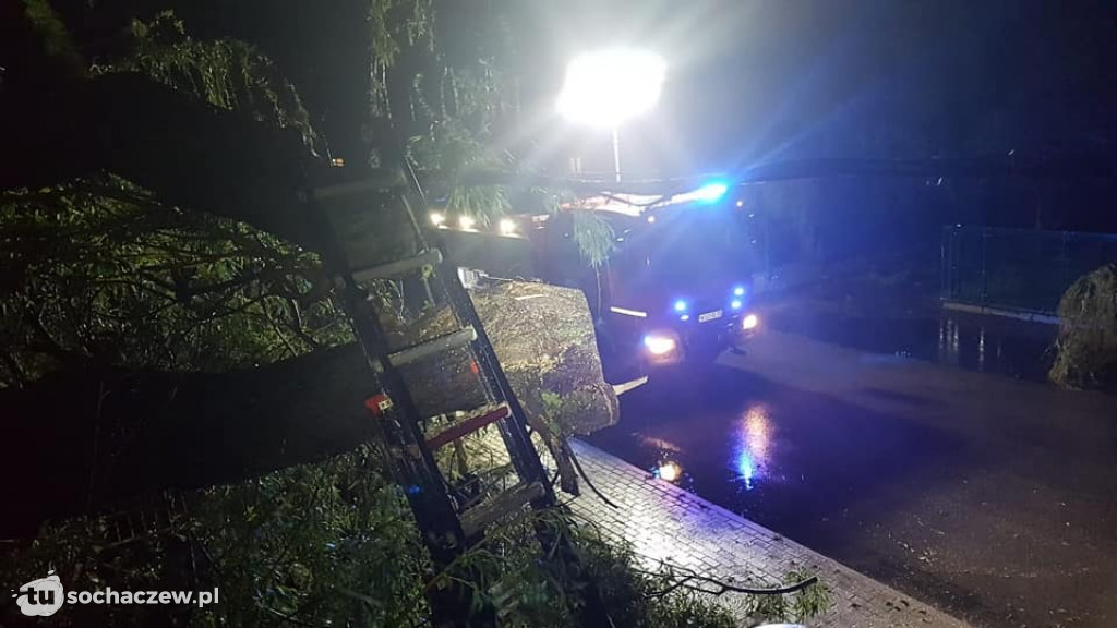 Zerwane linie elektryczne w powiecie sochaczewskim