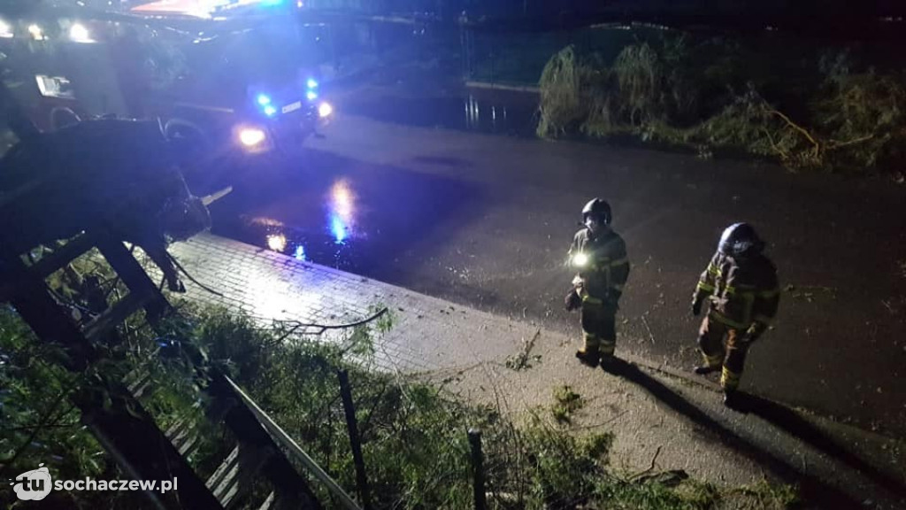 Zerwane linie elektryczne w powiecie sochaczewskim