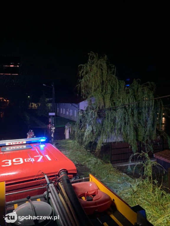 Zerwane linie elektryczne w powiecie sochaczewskim