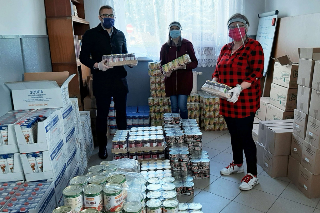 Rybno: mieszkańcy otrzymali paczki żywnościowe