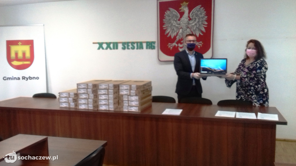Rybno: 18 laptopów trafiło do szkoły