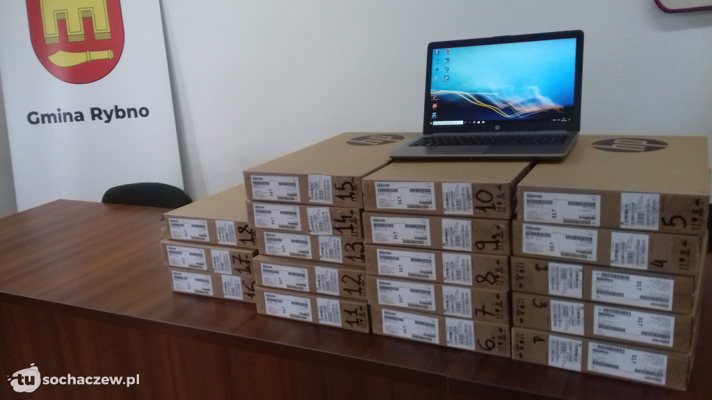 Rybno: 18 laptopów trafiło do szkoły