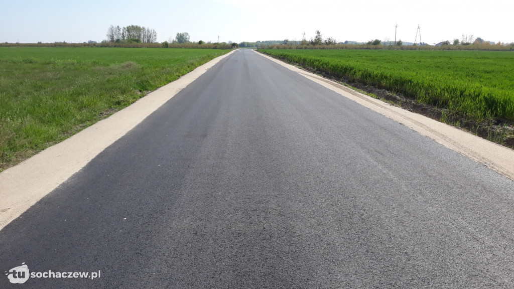 Drogi w Nowej Suchej pięknieją. Prawie dwa kilometry nowego asfaltu, cieszą mieszkańców