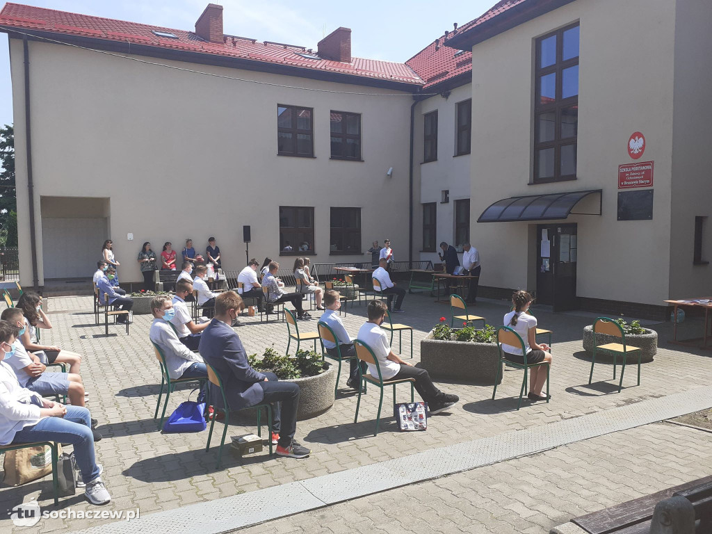 Absolwenci pożegnali brzozowską szkołę