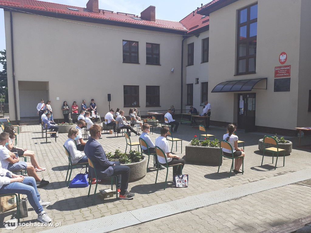 Absolwenci pożegnali brzozowską szkołę