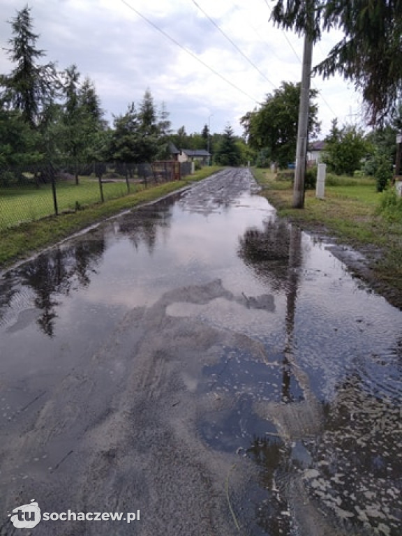 Efekt ulewy. Mini staw na ulicy Granicznej