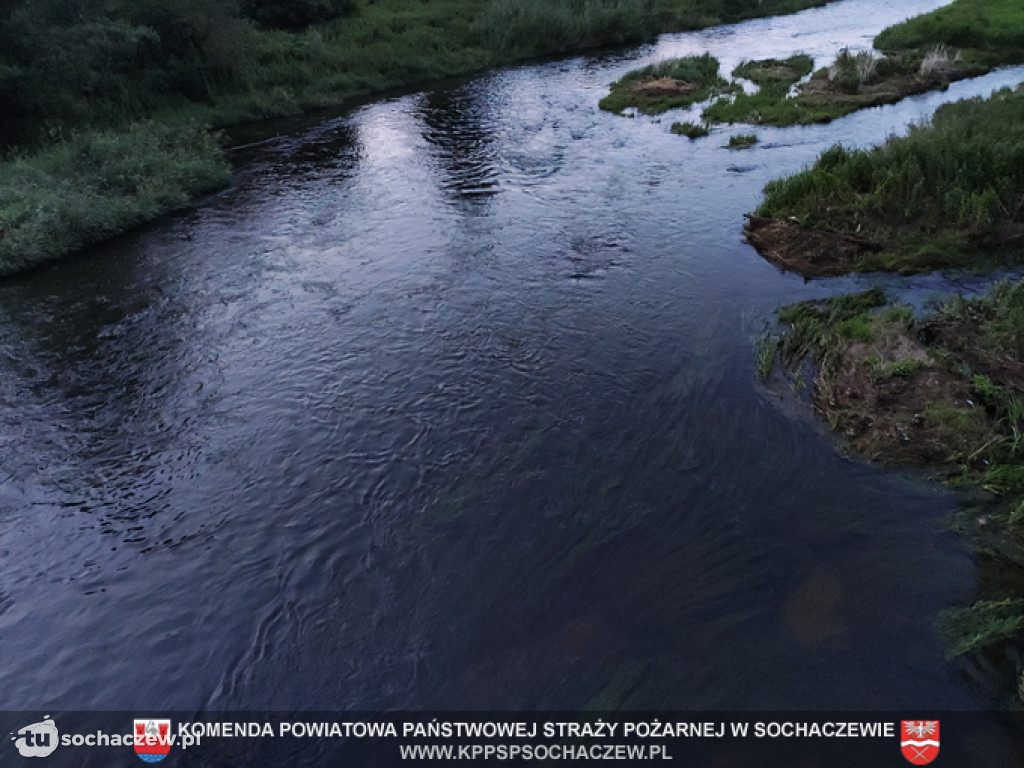 Wyciek substancji ropopochodnej do Bzury. Akcja strażaków