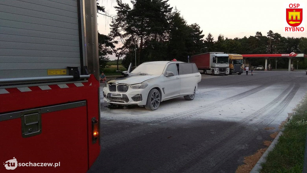 Pożar BMW w Wężykach