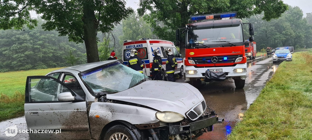 Groźny wypadek w między Bolimowem a Nieborowem. Poszkodowany kierowca