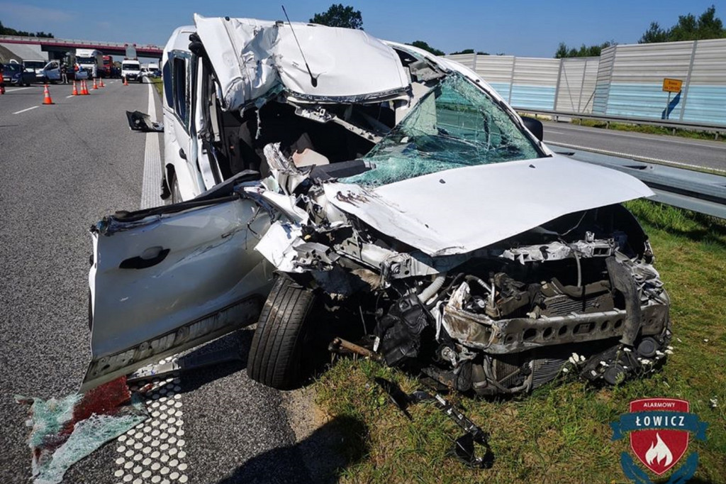 Wypadek na A2. Jedna osoba w stanie ciężkim