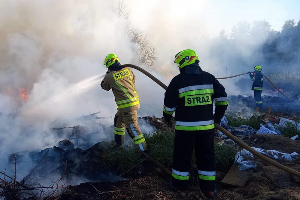 Duży pożar hałdy odpadów w Topołowej