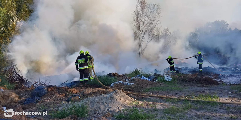 Duży pożar hałdy odpadów w Topołowej