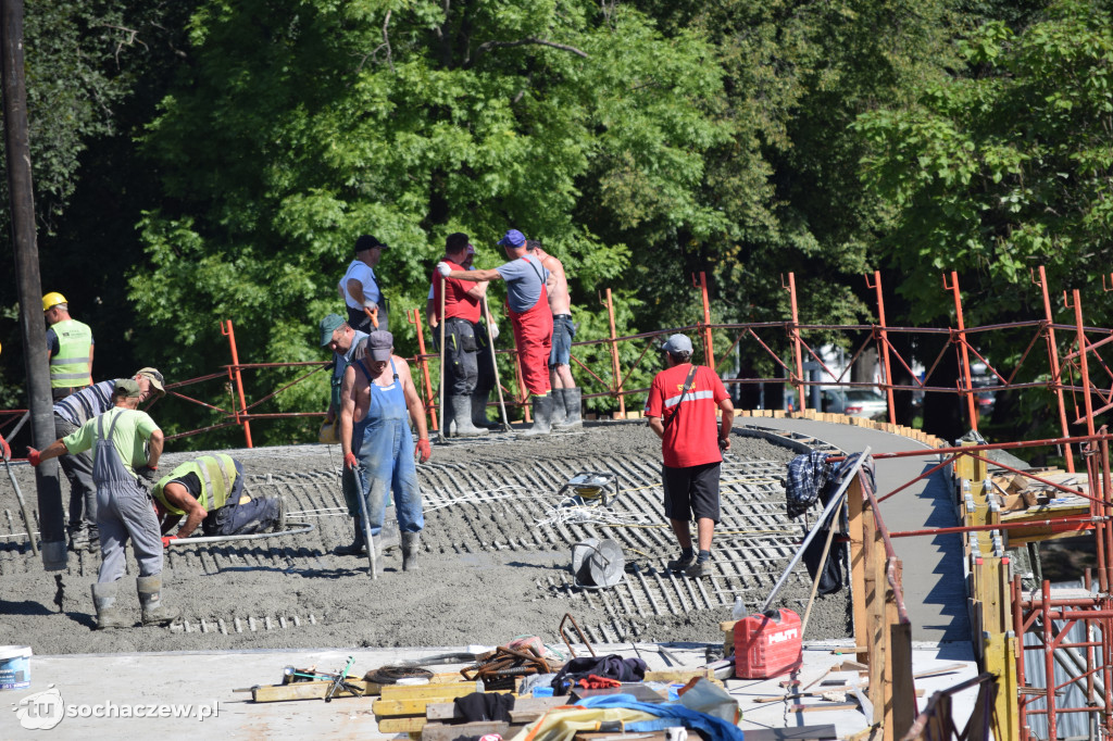 Zalewają amfiteatr. Gruszki uwijają się w ukropie