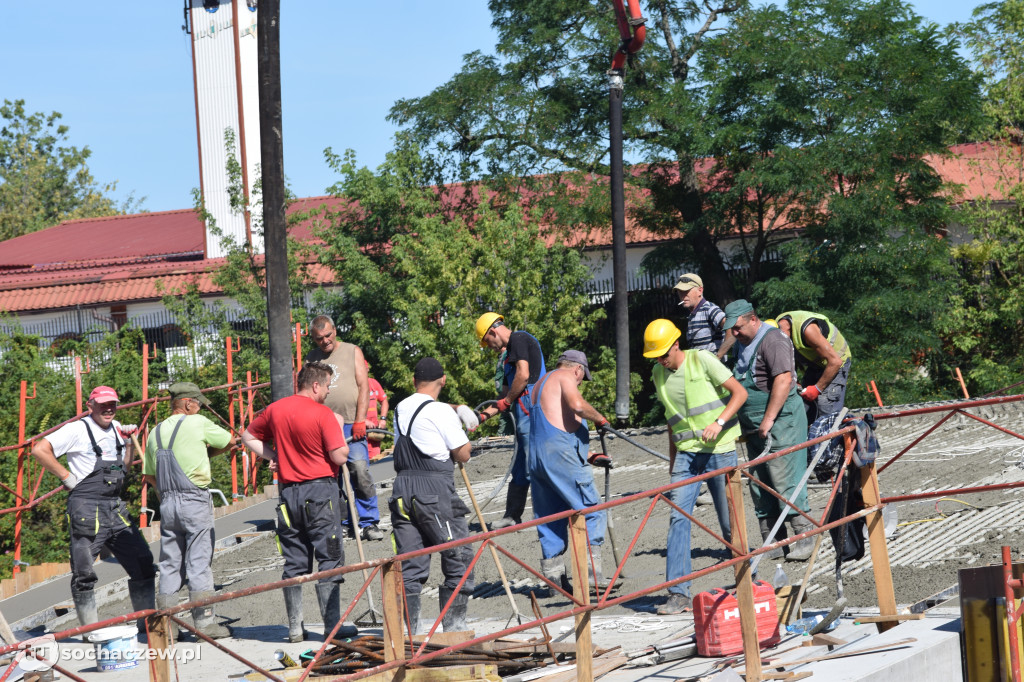 Zalewają amfiteatr. Gruszki uwijają się w ukropie
