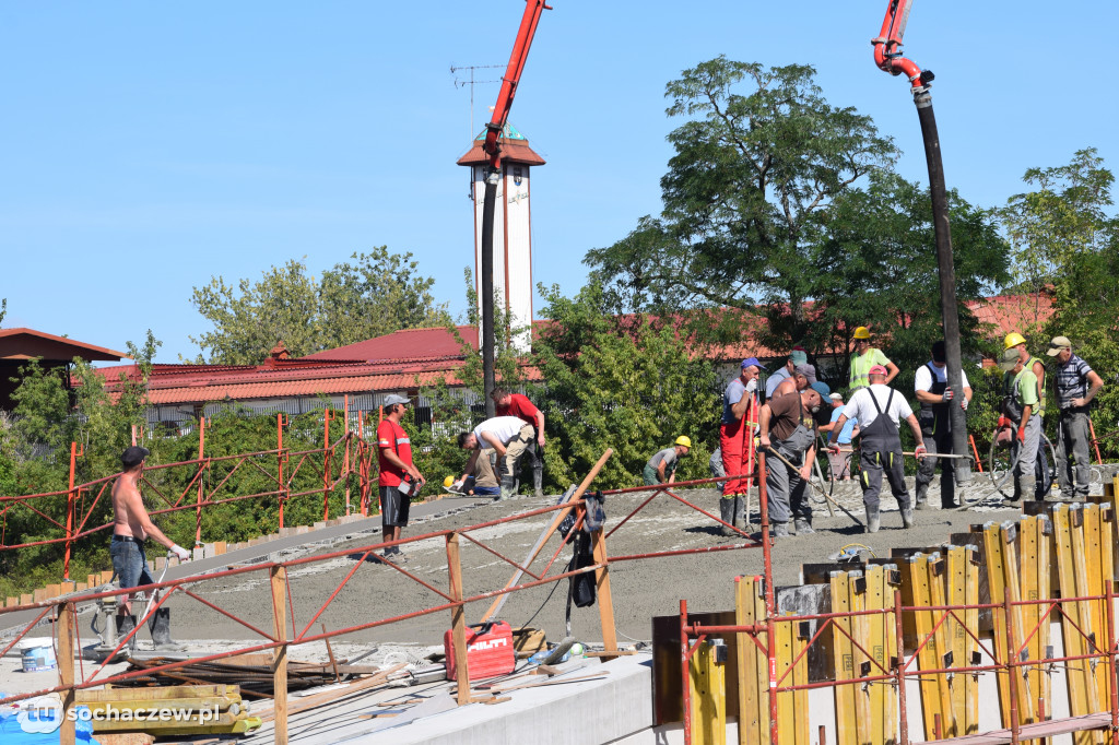 Zalewają amfiteatr. Gruszki uwijają się w ukropie