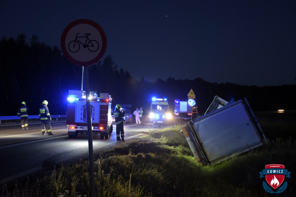 Potrącenie rowerzystki przez ciężarówkę. Kobieta trafiła do szpitala