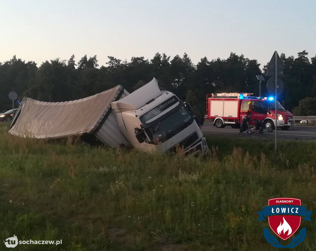 Potrącenie rowerzystki przez ciężarówkę. Kobieta trafiła do szpitala