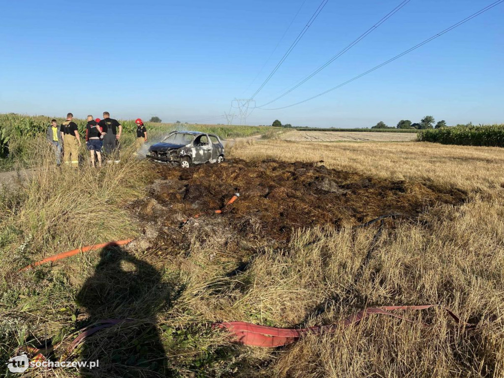 Jeżówka: auto spłonęło doszczętnie. Interwencja OSP Wyczółki
