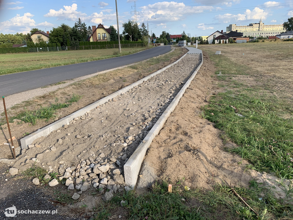 Budują chodnik ze szpitala do Altanki