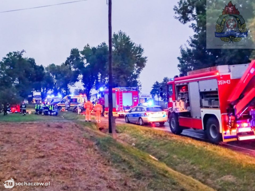 Tragedia pod Skierniewicami. Nie żyje 35-latek, dzieci w stanie ciężkim