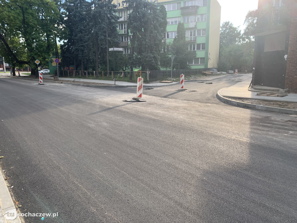 Nowy asfalt na 15 Sierpnia