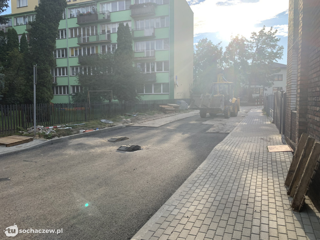 Nowy asfalt na 15 Sierpnia