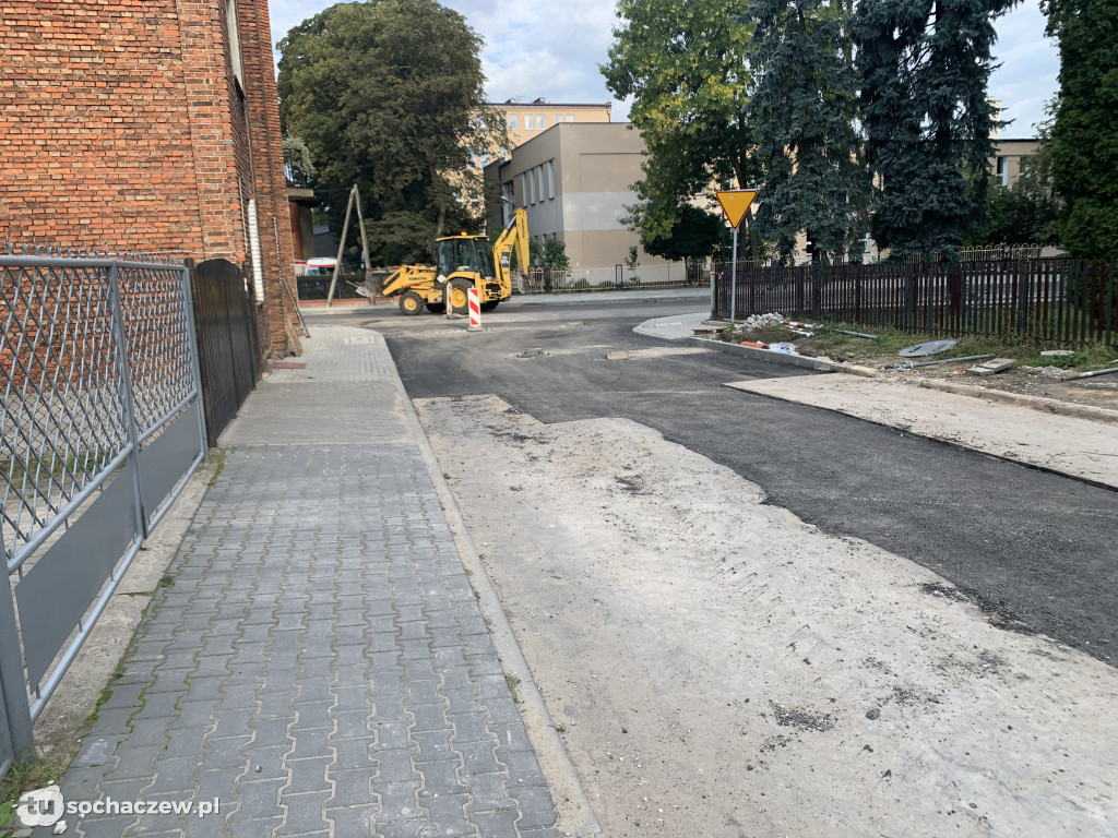 Nowy asfalt na 15 Sierpnia