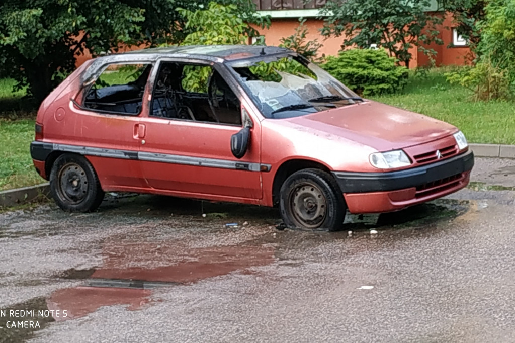 Spłonął wrak przy 600-lecia w Sochaczewie