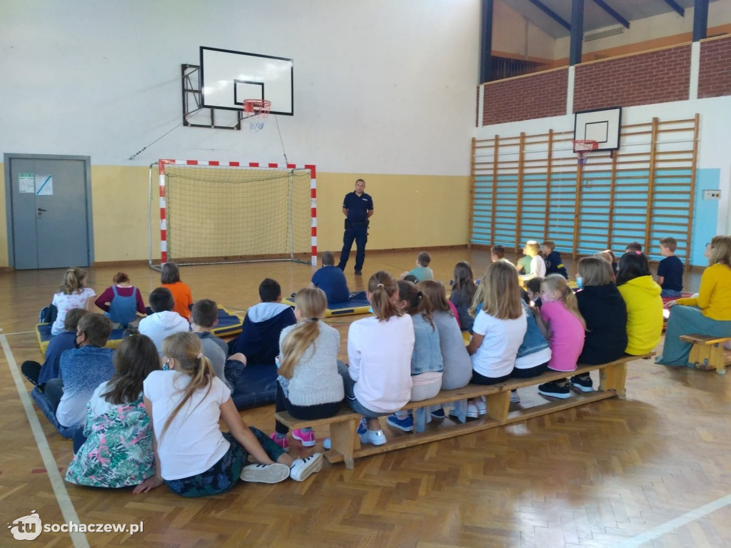 Brochów: wizyta policjantów w szkole