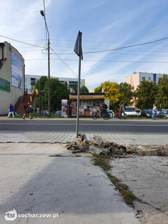 600-lecia chodnik z przeszkodami