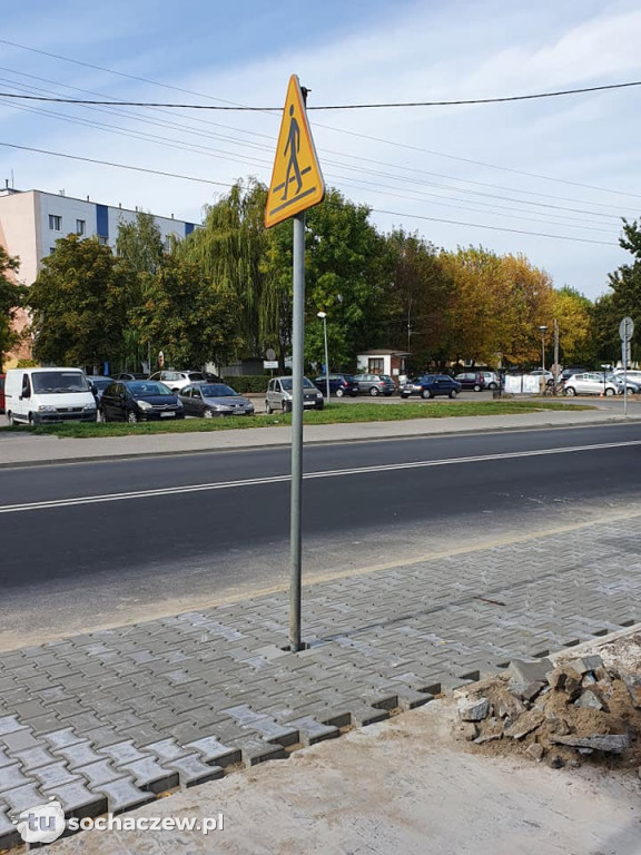 600-lecia chodnik z przeszkodami
