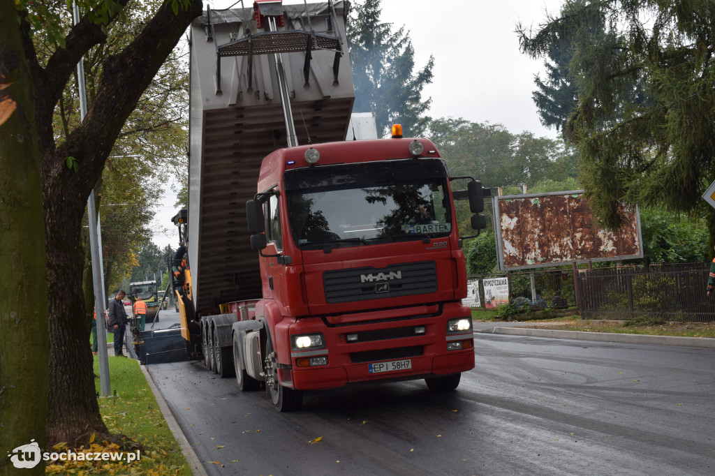 Nowy asfalt na 15 Sierpnia