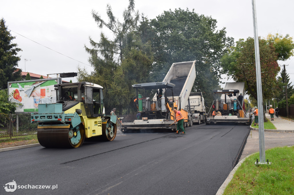 Nowy asfalt na 15 Sierpnia