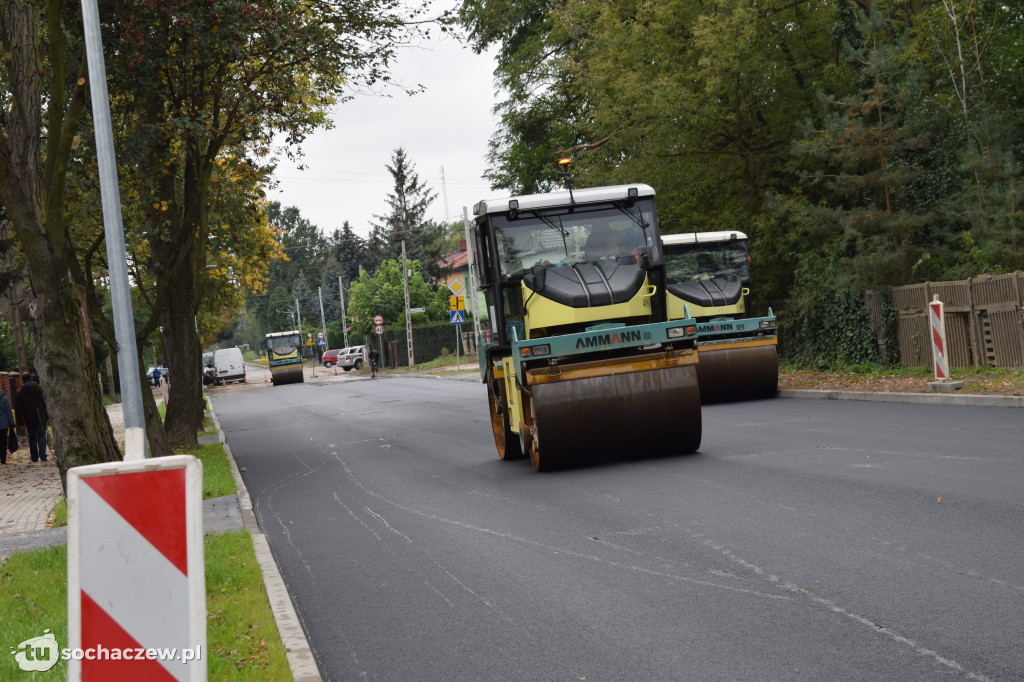 Nowy asfalt na 15 Sierpnia