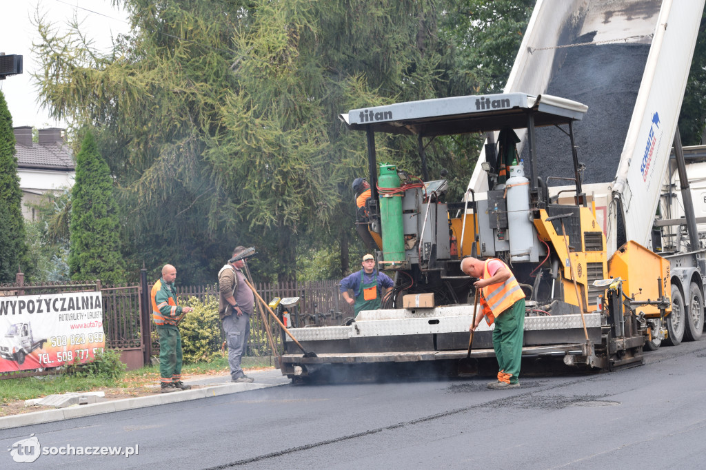 Nowy asfalt na 15 Sierpnia