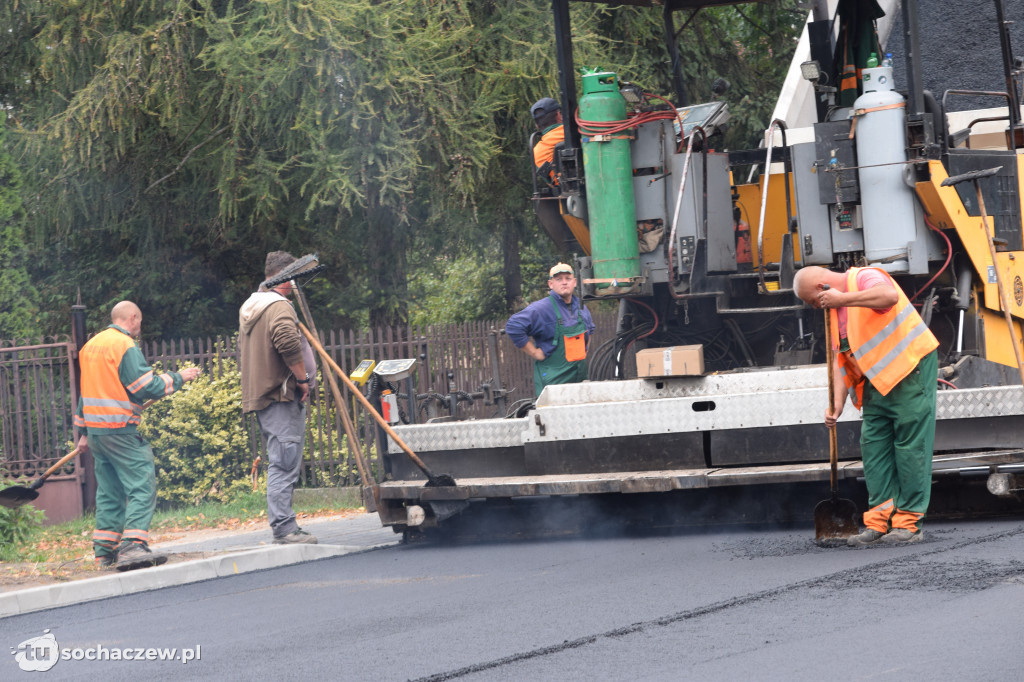 Nowy asfalt na 15 Sierpnia