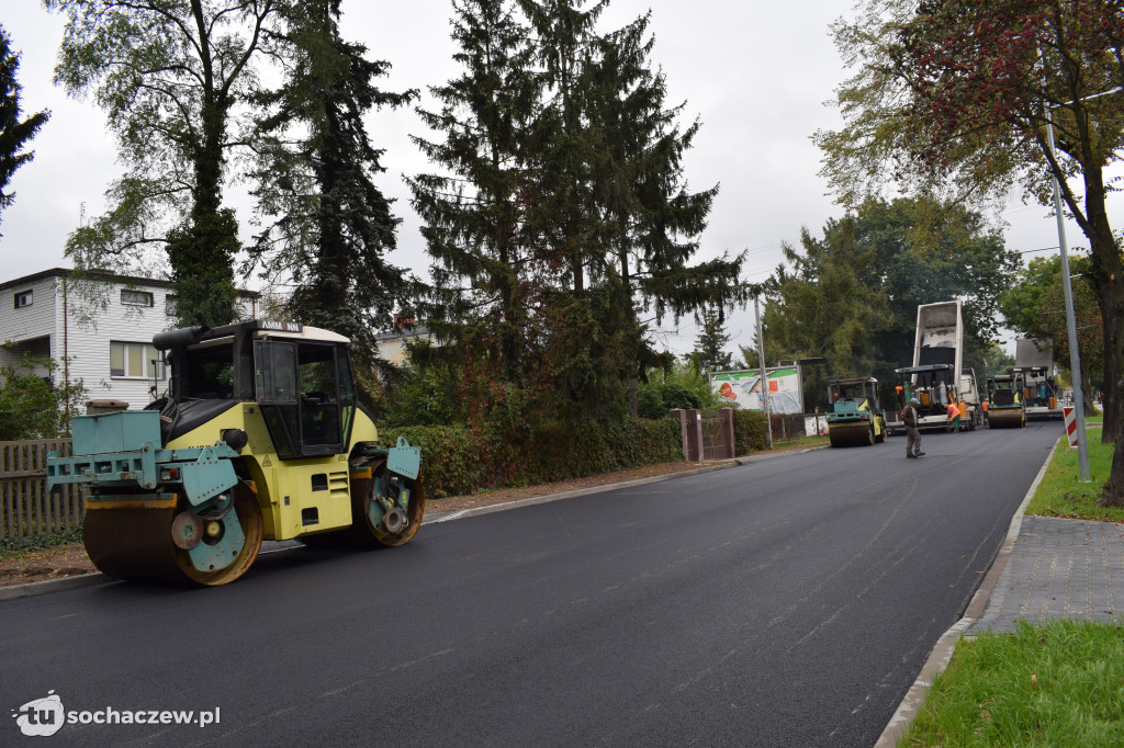 Nowy asfalt na 15 Sierpnia