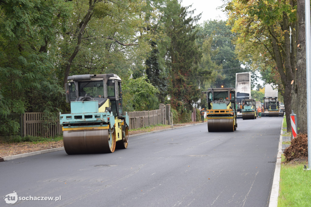 Nowy asfalt na 15 Sierpnia
