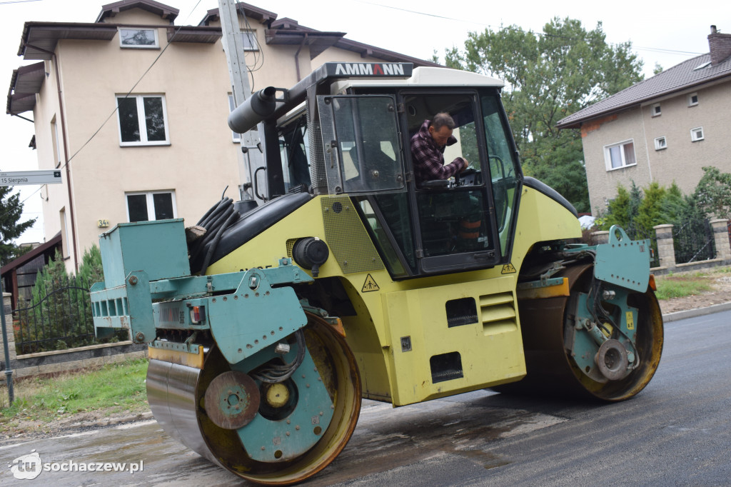 Nowy asfalt na 15 Sierpnia