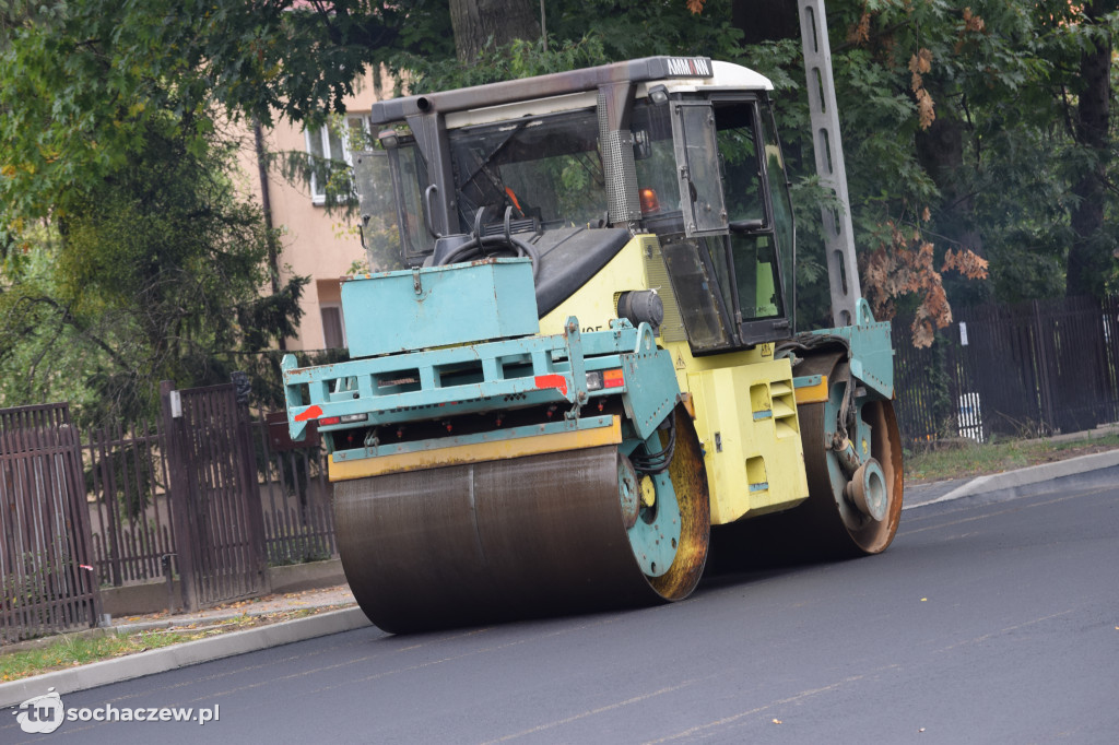 Nowy asfalt na 15 Sierpnia