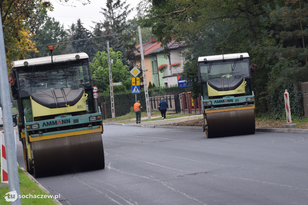 Nowy asfalt na 15 Sierpnia