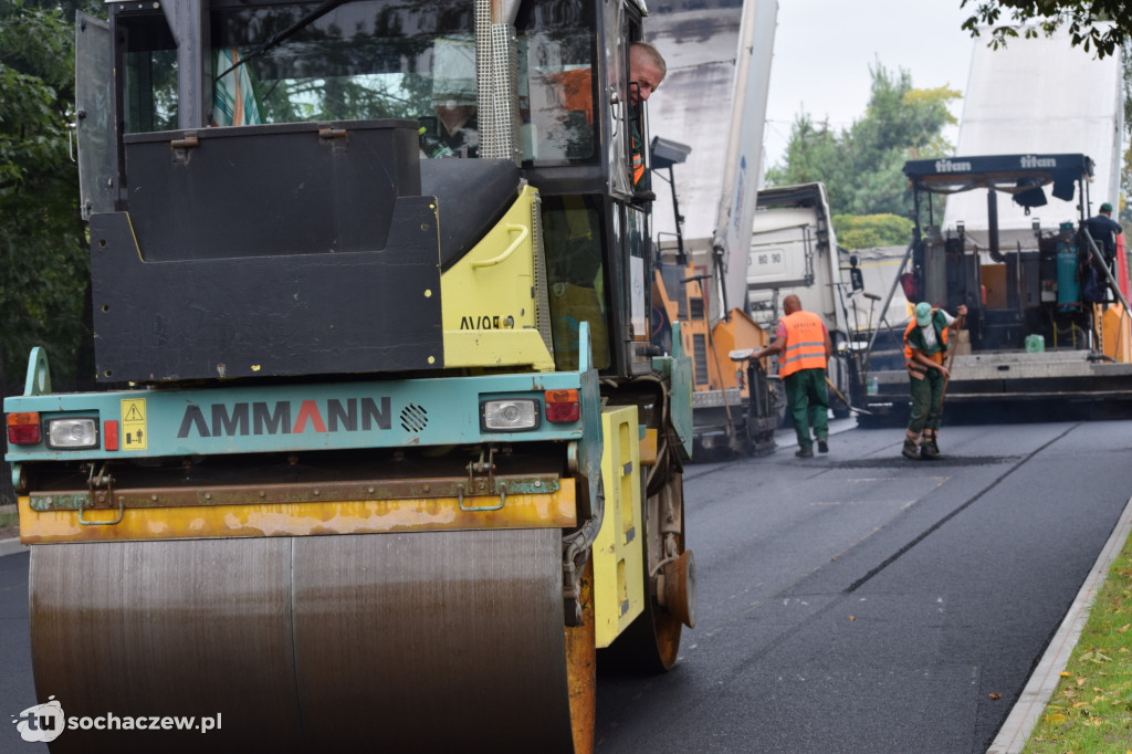 Nowy asfalt na 15 Sierpnia