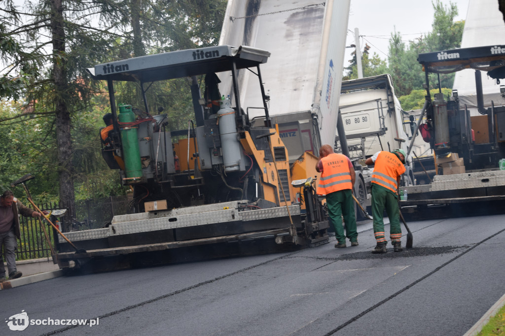 Nowy asfalt na 15 Sierpnia
